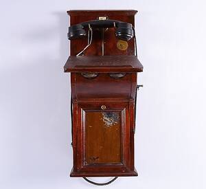VÄGGTELEFON,1900-talets första hälft.
