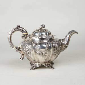 Tekanna silver London ciselerad dekor