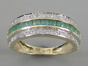 Smaragd- og diamantring