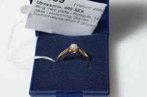 Ring med pärla
