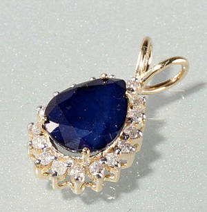 Safir vedhæng med diamanter