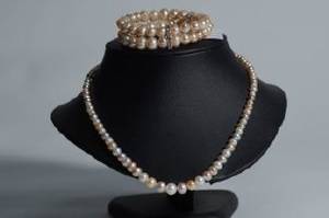 Pärlcollier och pärlarmband, 2 delar