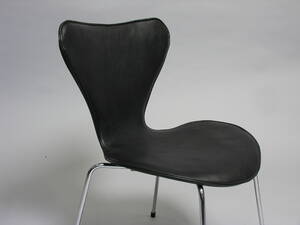 Læderovertræk til Arne Jacobsen 3107 stole. 4