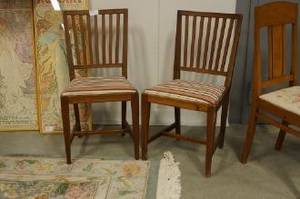 Ett par stolar i gustaviansk stil