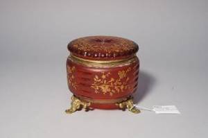 Burk med lock, rött glas