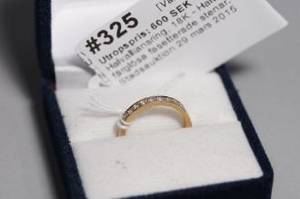 Halvalliansring, 18K