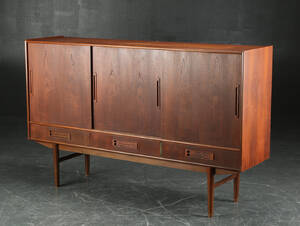 Skænk af teak, 1950erne, dansk møbelproducent