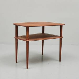 Soffbord, med tidningshylla