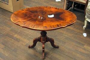 Pelarbord, Mahogny
