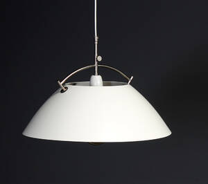 Hans J. Wegner for Louis Poulsen. Pendel