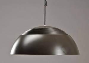 Arne Jacobsen 1901-1971.  AJ-pendel, brunlakeret