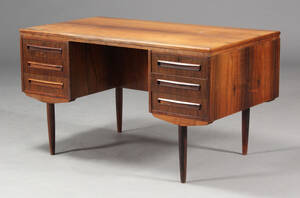 Dansk møbelproducent. Fritstående skrivebord, palisander