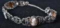ARMBAND. Silver med granater.