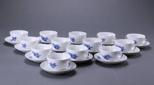 Royal Copenhagen, Blå Blomst 13 bouillionkopper med underkopper 26