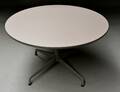 Charles Eames. Bord Segmented Table, Ø 121 cm  Denne vare er sat til omsalg under nyt varenummer 5070955