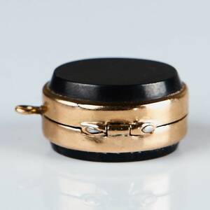 Berlock 18 k guld med heliotrop samt hematit