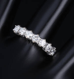 Engelsk brillantring af 18 kt. hvidguld, i alt ca. 1.08 ct. London 2002
