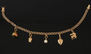 Armband i bismarck med 5 st berlocker, 18k