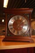 Mantelur, Junghans H28 B25