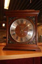 Mantelur, Junghans H28 B25