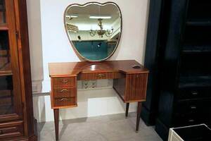 Toalettebord, Med spegel