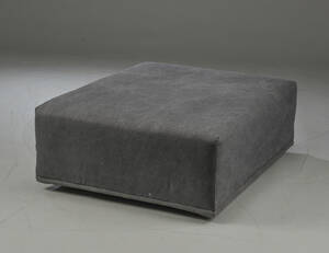 Rune Krøjgaard og Knut Bendik Humlevik for NORR11. Puf model Madonna, sort kanvas