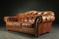 Tre-pers sofa, patineret læder, chesterfield stil Denne vare er sat til omsalg under nyt varenummer 4357386