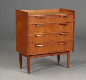 Dansk møbelproducent. Kommode, teaktræ