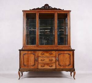 VITRINSKÅP, rokokostil, 1900-talets första hälft.