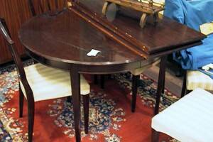 Matsalsbord, Mahogny