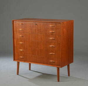 Kommode af teaktræ.  Denne vare er sat til omsalg under nyt varenummer 4745093