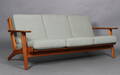 Hans J. Wegner. Tre-pers. sofa model GE-2903 af massivt egetræ