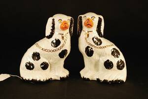 STAFFORDSHIRE DOGS SPISHUNDAR HÖ 19 CM 