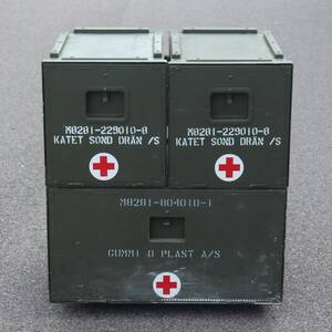 Militära sjukvårdslådor, frontöppnade, rejält tillverkade, M7033, 3st