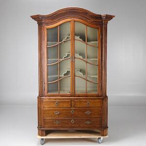 Vitrinskåp Louis XVI