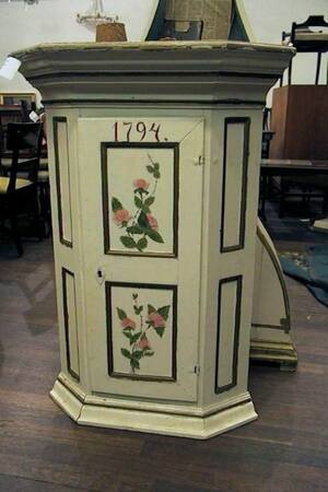 Hörnskåp, 1700-tal