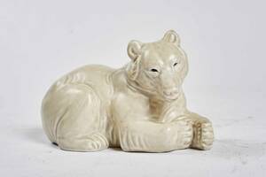 Knud Kyhn for Royal Copenhagen. Isbjørn af porcelæn