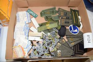 Militäremblem m m