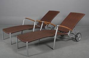 Två solsängar i brunt polyrattan 2