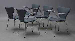 Arne Jacobsen. Et sæt på fem stole, model 3207 5
