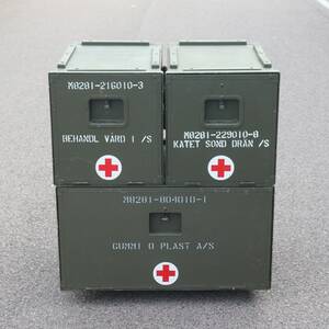 Militära sjukvårdslådor, frontöppnade, rejält tillverkade, M7033, 3st