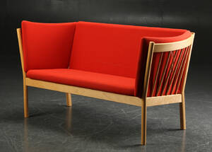 Ole Jørgensen. To-pers sofa, model J 148 af bøgetræ
