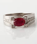 Fransk rubin- og brillantring af 18 kt. hvidguld