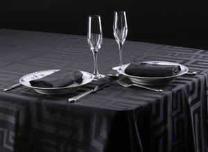 Gaveæske med bordduge og servietter af ægyptisk bomuld i tre farver, 140 x 220 cm, Keops Collection Denne vare er sat til omsalg under nyt varenummer 4147748