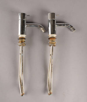 Arne Jacobsen 1902-1971. To Vola armature af forkromet metal   Hansgrohe Axor armatur2