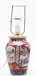 BORDSLAMPA, porslin, imari, Japan eller Kina.