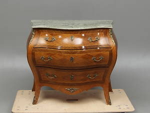 BYRÅ, med stenskiva, rokokostil, 1900-tal.