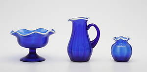 GLASFÖREMÅL, 3 delar, 1800-tal.