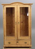 SKÅP MED GLASADE DÖRRAR, sekelskiftet 18001900.