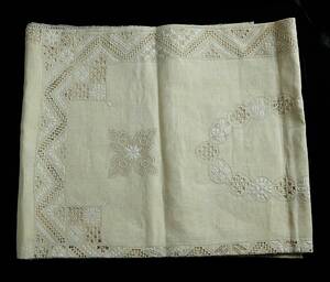 Duk handbroderat hellinne